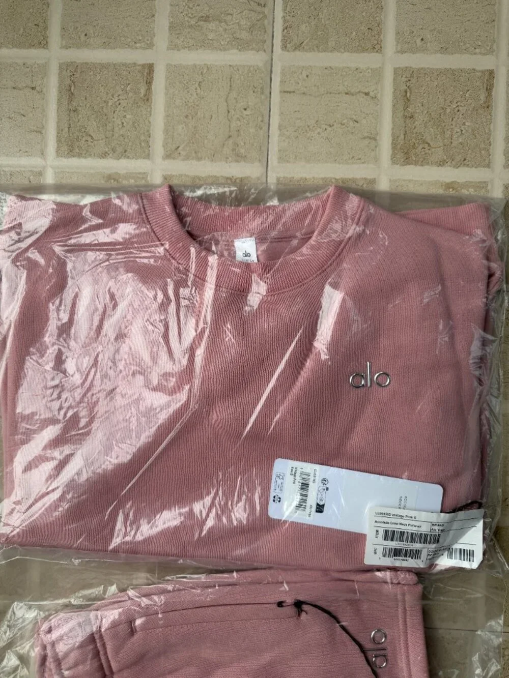 Auth ALO Yoga Set VTG Pink Accolade Crew Neck Pullover And Short